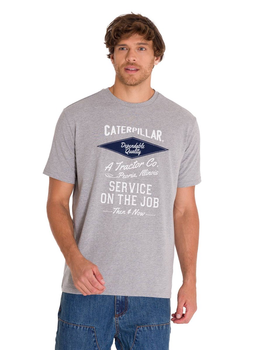 Polera Manga Corta Casual Hombre HISTORIC TRADITIONS GRAPHIC TEE Gris Cat - Imagen 2